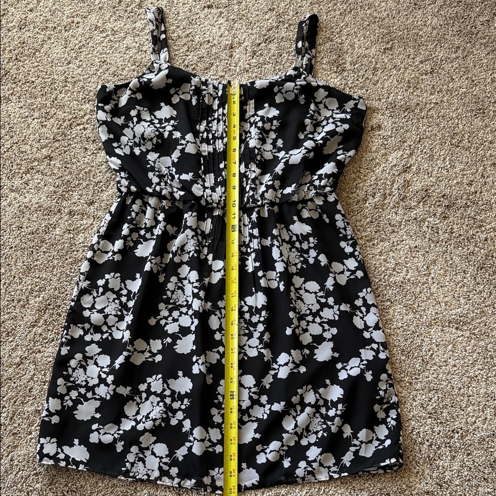White House Black Market Black and White Dress - Picture 4 of 5